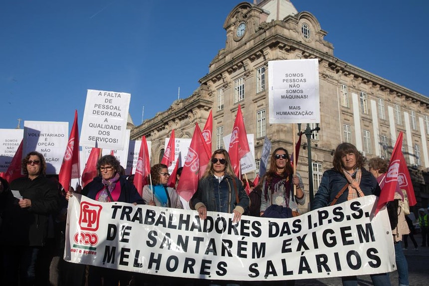 Os trabalhadores do setor social param por melhores condições de trabalho
