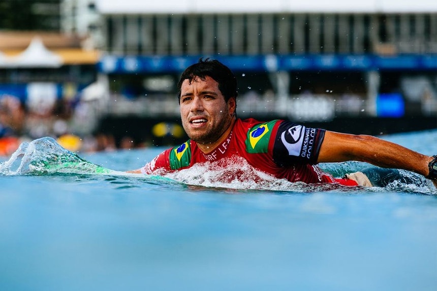 Adriano de Souza tece críticas ao atual formato do circuito de elite de surf
