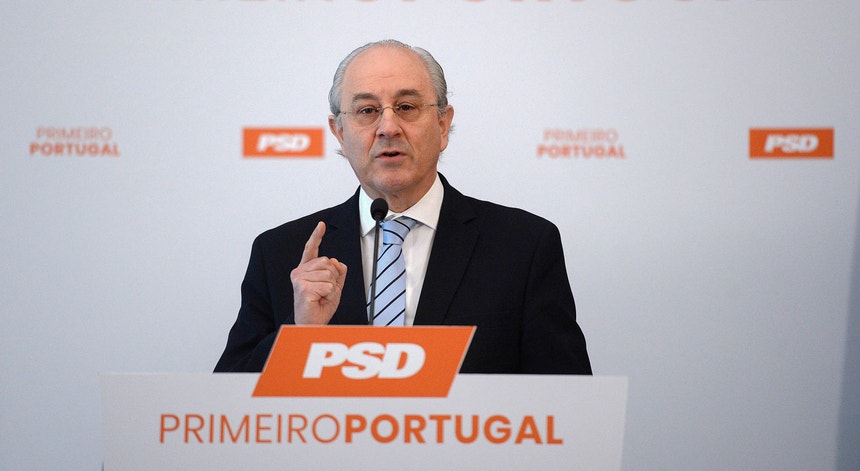 Rui Rio acusa o primeiro-ministro de ensaiar "um golpe palaciano" com o objetivo de "perturbar a campanha eleitoral para as eleições europeias".
