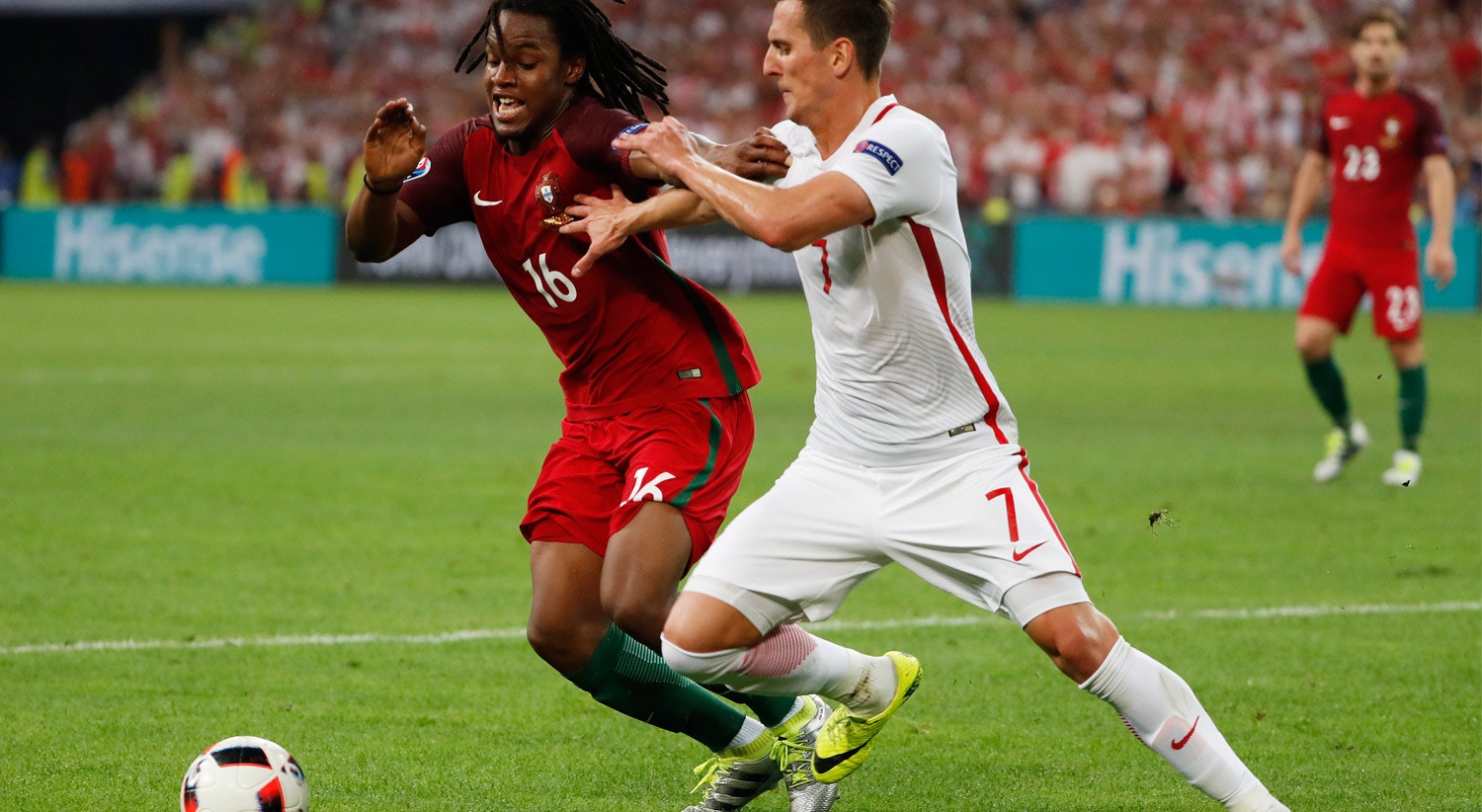  Frente &agrave; forma&ccedil;&atilde;o polaca, Sanches volta a ser eleito pela UEFA como homem do jogo. 