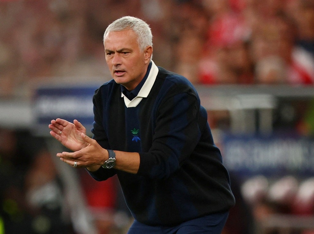 Mourinho quebra silêncio e agradece a jogadores de