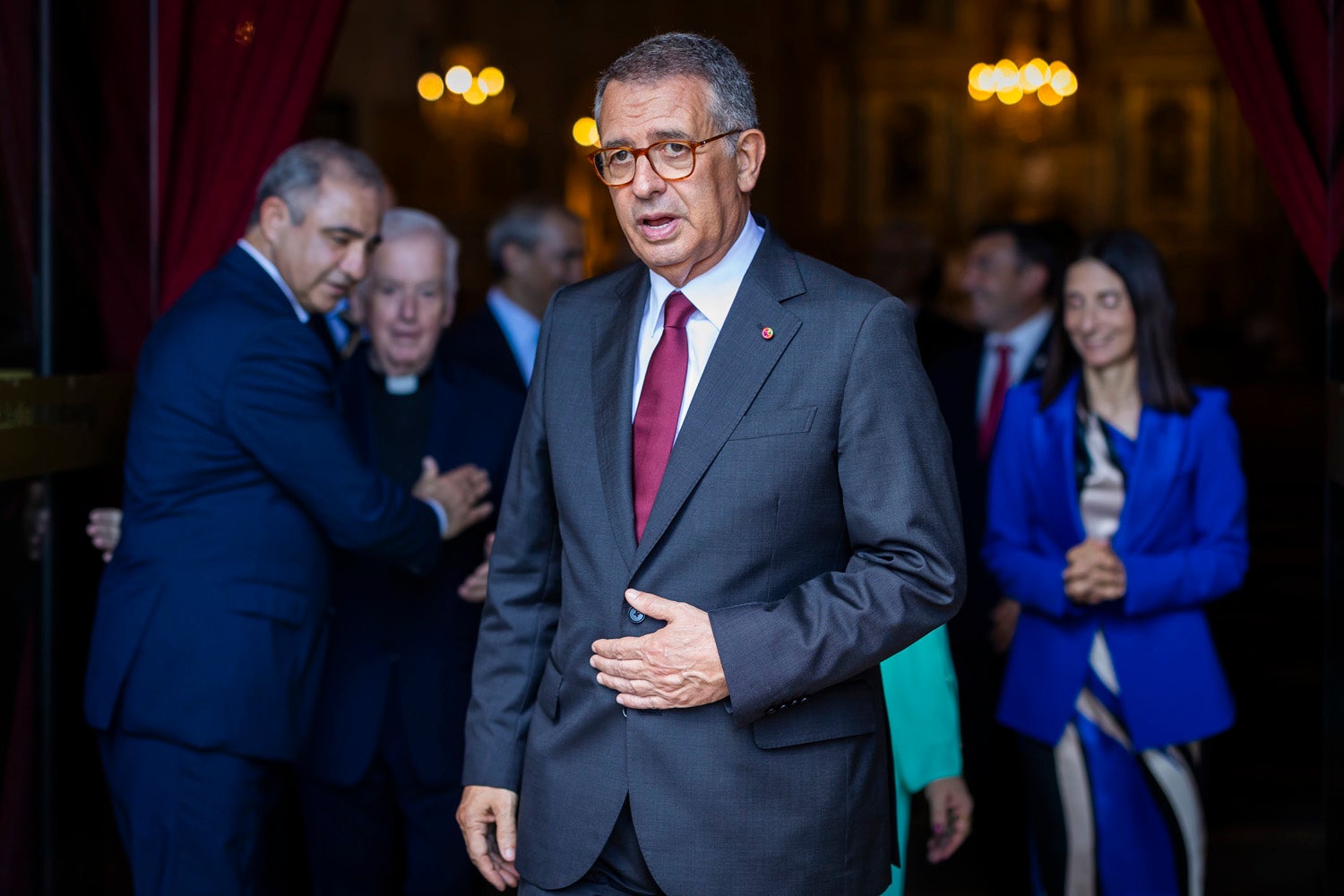 Veta decreto das bandeiras. Seguro faz distinção e