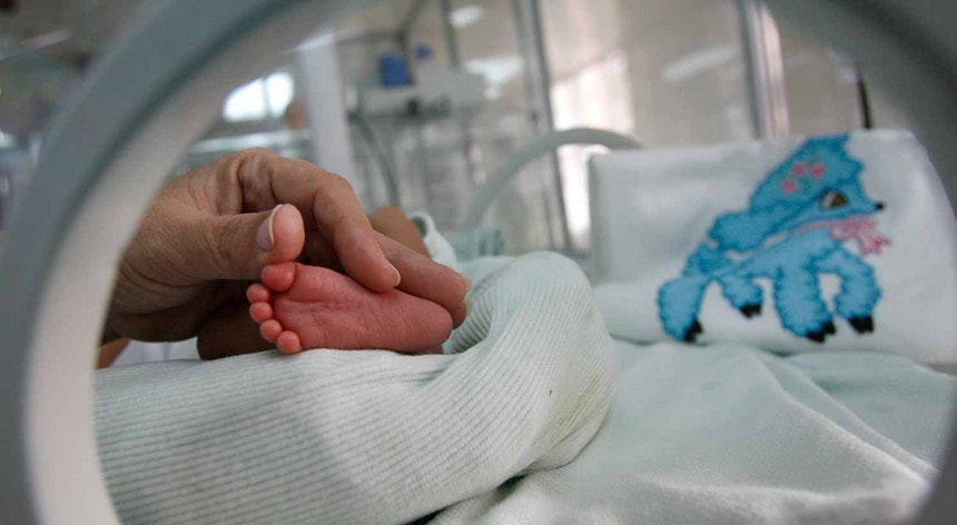 Desde 1990, o Brasil apresentava uma redução média anual de 4,9 por cento da taxa de mortalidade infantil
