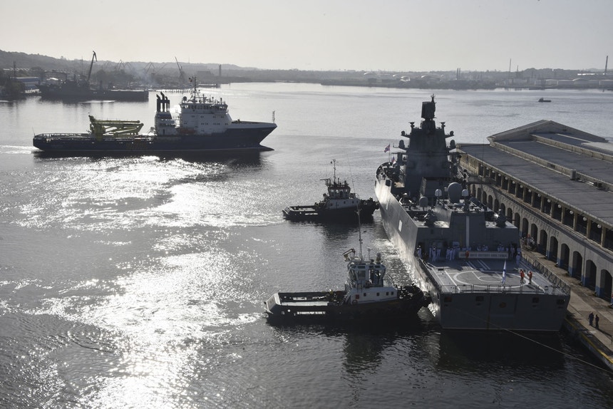 A fragata de mísseis Admiral Gorshkov vai acompanhar o submarino Kazan
