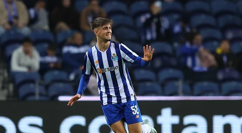 Portista Martim Fernandes tem entorse no tornozelo e deverá falhar Estoril Praia