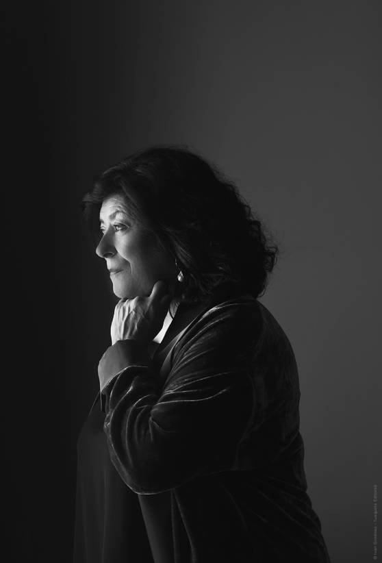escritora almudena grandes morre aos 61 anos vitima de cancro