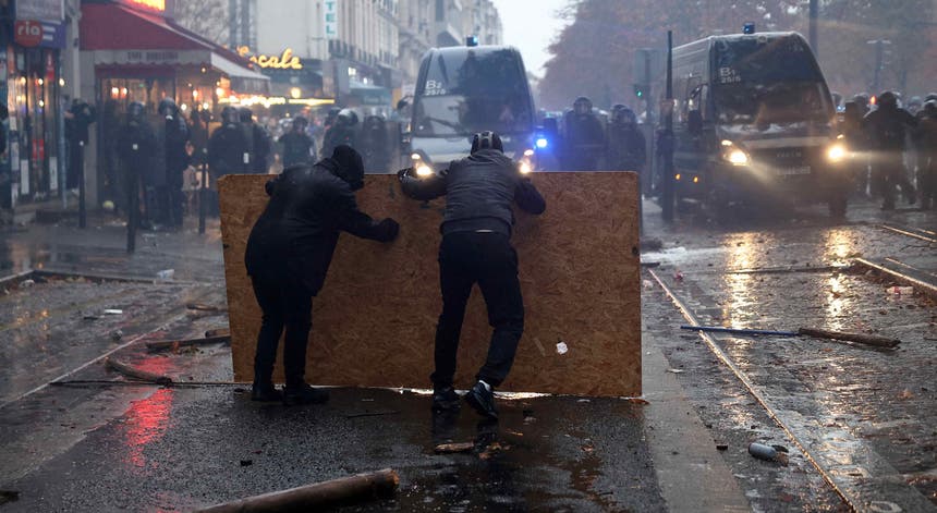 Imagem de Conselho de Estado francês proíbe percurso da manifestação deste sábado em Paris