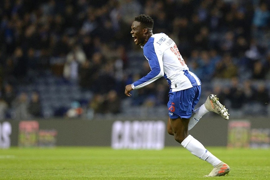 Mamadou Loum emprestado pelo FC Porto ao AlRaed