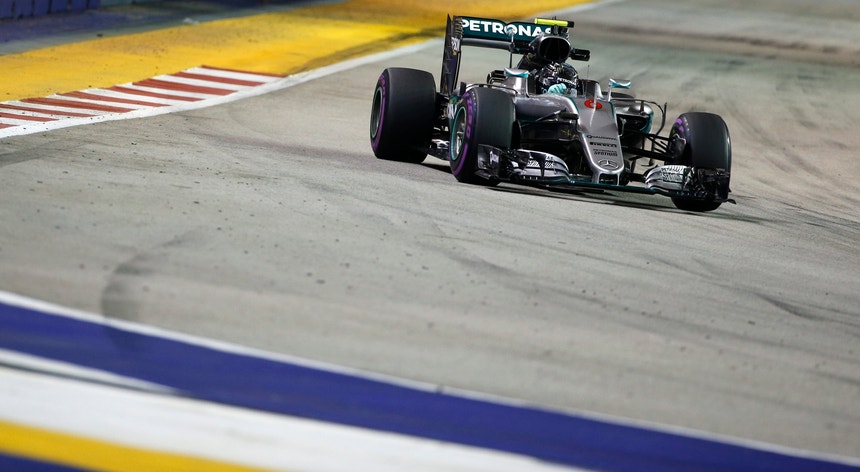 Rosberg na pole em Singapura
