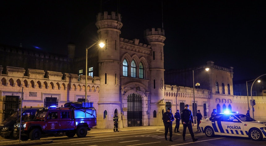 Na noite de terça-feira, reclusos do Estabelecimento Prisional de Lisboa amotinaram-se por terem ficado sem visitas

