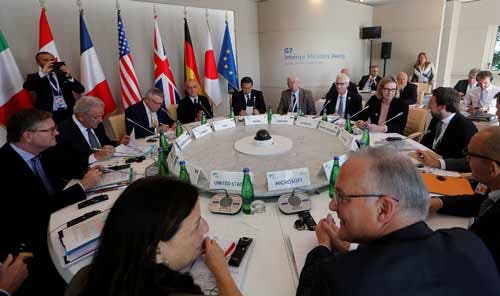Um aspeto da reunião dos ministros responsáveis pela Administração Interna do G7 com representantes das redes sociias e fornecedores de serviços de internet, sexta-feira dia 20 de outubro de 2017 em Itália Foto: Reuters