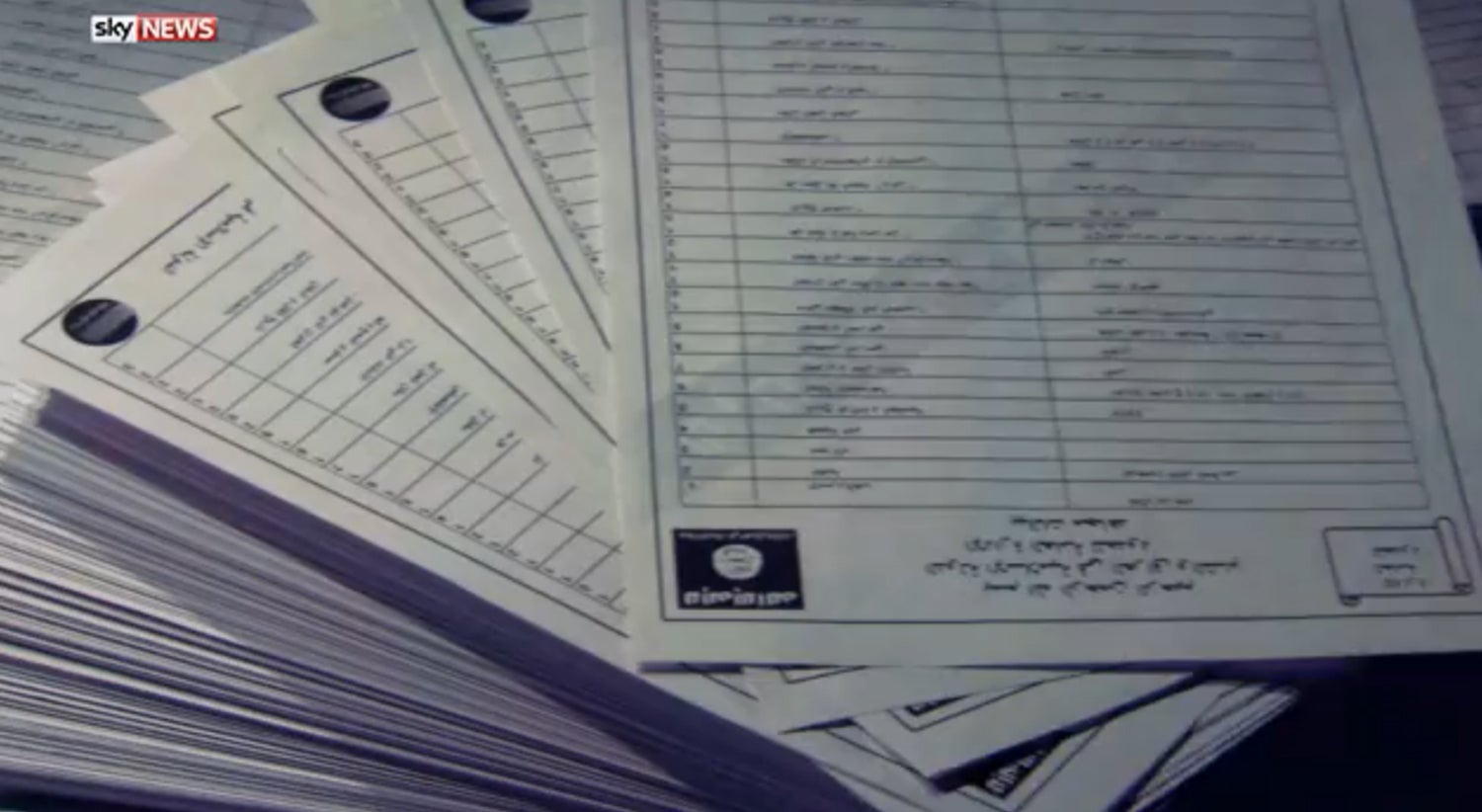 Detalhe dos ficheiros secretos dos membros do grupo Estado Isl&acirc;mico