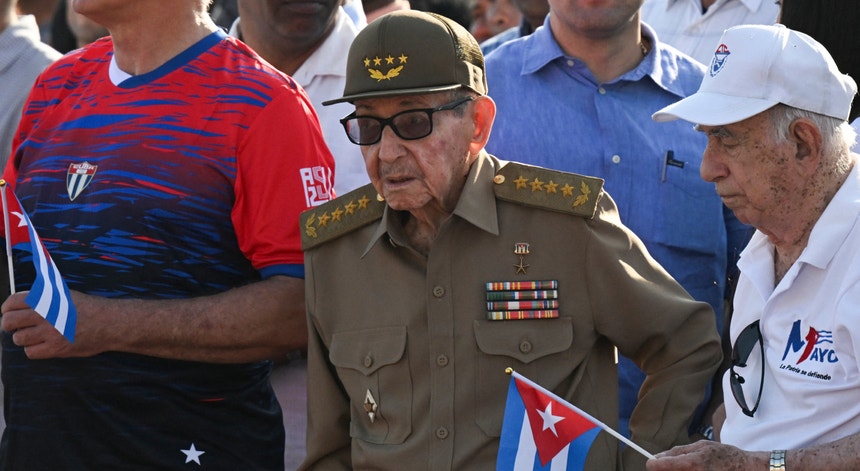 Justiça dos EUA emite mandado de detenção contra ex-presidente cubano Raúl Castro