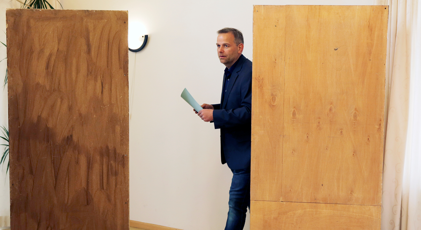 Leif-Erik Holm. líder do AfD na Pomerânia Ocidental, após votar este domingo, 4 de setembro de 2016 Foto: Reuters Leif-Erik Holm. líder do AfD na Pomerânia Ocidental, após votar este domingo, 4 de setembro de 2016 Foto: Reuters