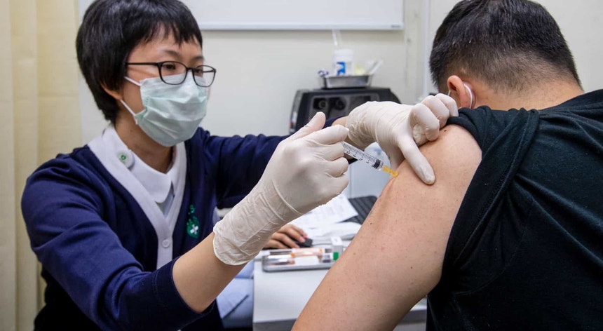 Macau suspendeu a vacinação e deu prioridade aos testes
