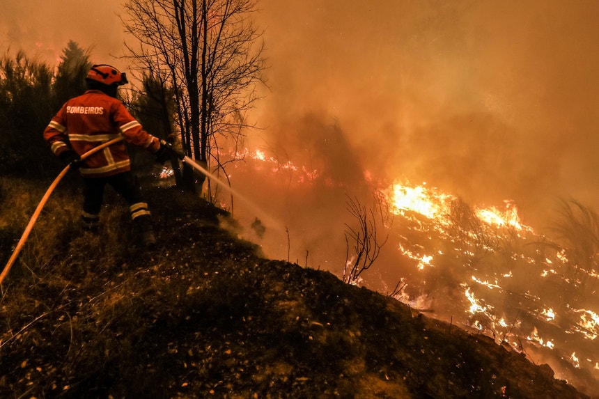 O fogo mantém-se ativo em Pedrógao Grande
