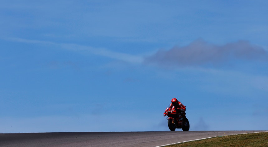 MotoGP: Miguel Oliveira é abalroado e abandona corrida em Portimão, Motociclismo