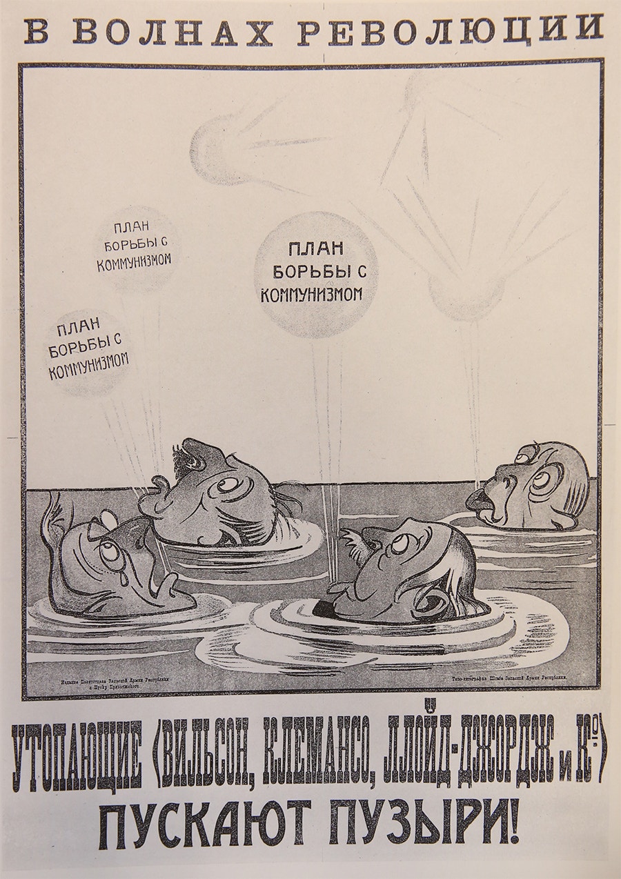  "Nas vagas da revolu&ccedil;&atilde;o, os afogados (Wilson, Cl&eacute;menceau, Lloyd George &amp; C&ordf;) soltam bolhas de ar". Wiktor Deni, 1920 