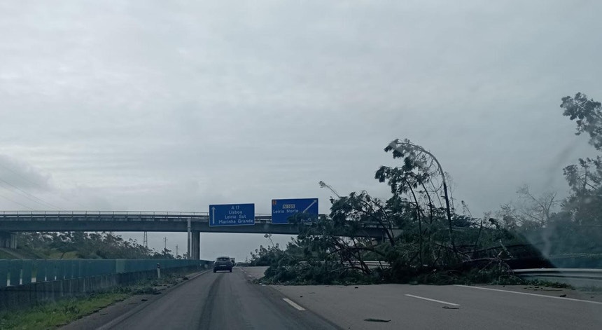 Imagem de Depressão Kristin. A evolução do mau tempo em Portugal ao minuto