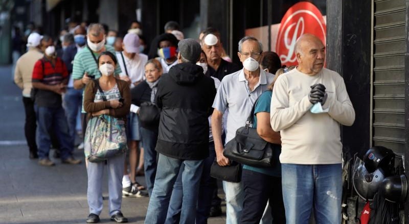 O caos está instalado na Venezuela com a falta de controlo da pandemia
