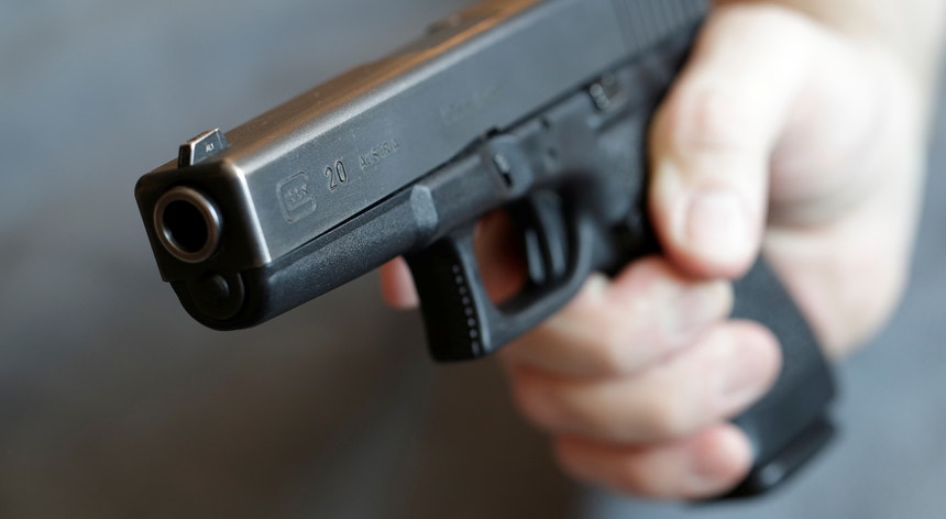 O inquérito investiga o furto de pistolas da Direção Nacional da Polícia de Segurança Pública, levado a cabo em janeiro do ano passado
