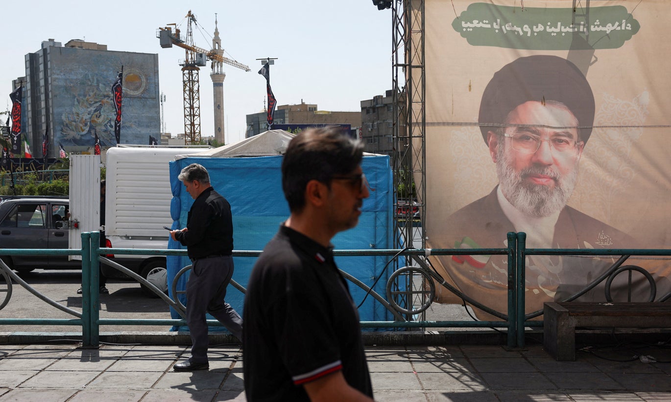 Khamenei aprova acordo com Washington mas admite diferen�as com Presidente iraniano