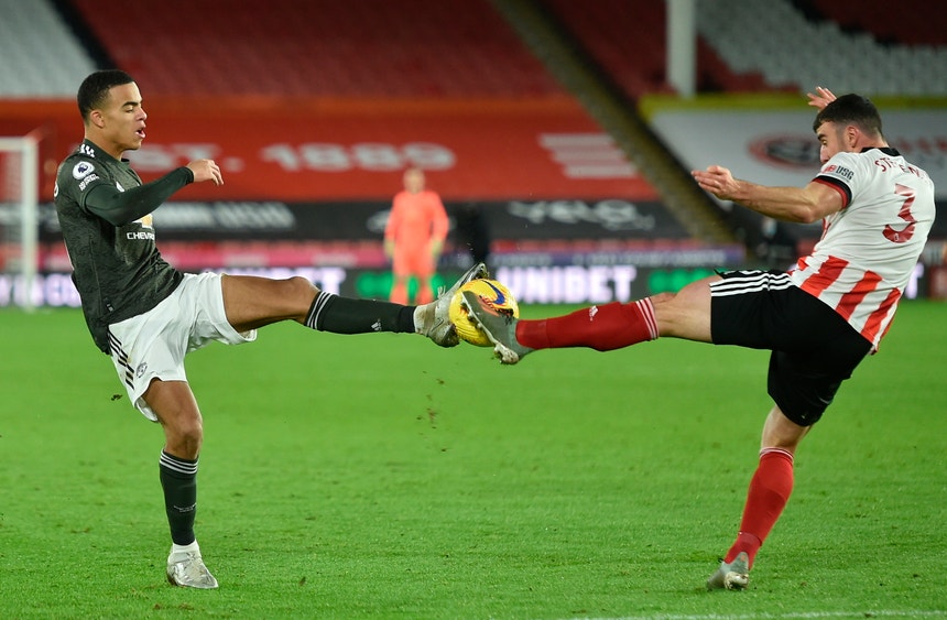 Num curioso bailado o Man. United levou vantagem
