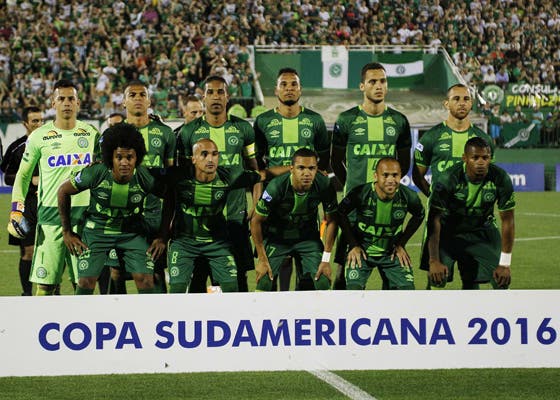 A equipa do Chapecoense fotografada a 23 de novembro no Brasil (foto: Márcio Cunha, EPA)