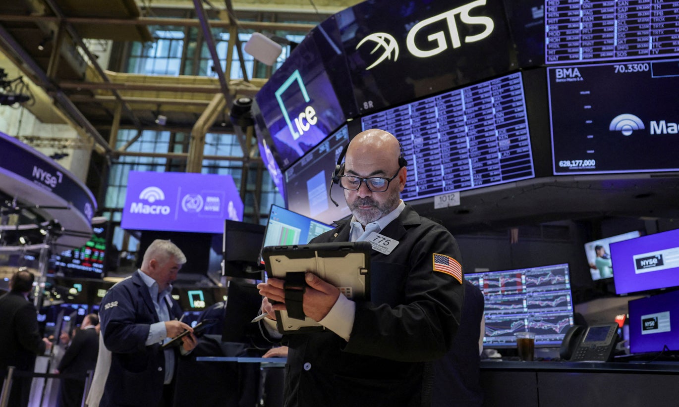 Wall Street fecha em baixa clara afetada por Médio Oriente e novidades na IA