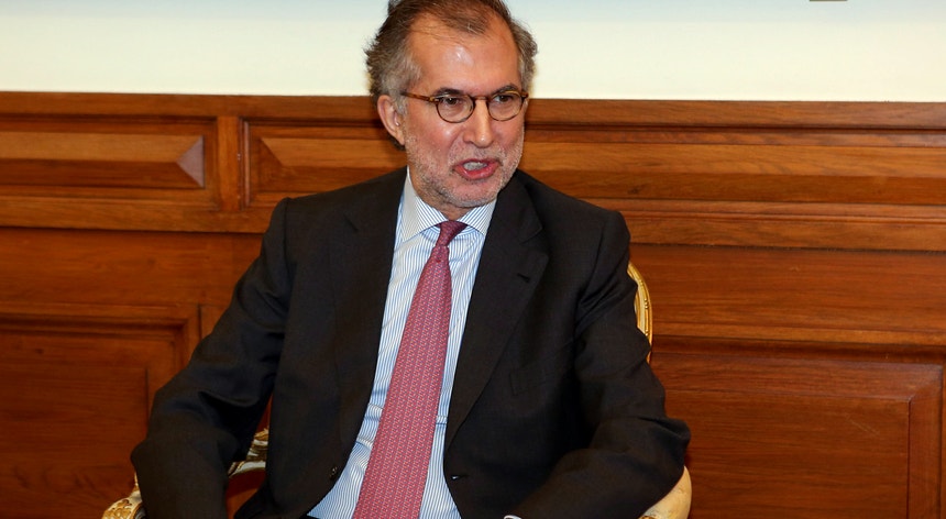 António Domingues critica a lentidão na tomada de decisões no setor bancário
