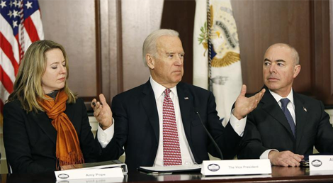 Joe Biden em Mineapolis, numa confer&ecirc;ncia em que admitiu etr "bons amigos" entre os motoristas de taxi somalis da sua cidade de Wilmington (Foto: Reuters)