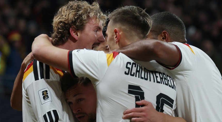 Alemanha e Países Baixos com bilhete para o Mundial