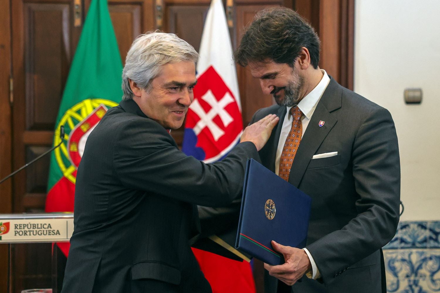 Portugal e Eslováquia assinam acordo de cooperação militar com interesse eslovaco em drones e KC-390