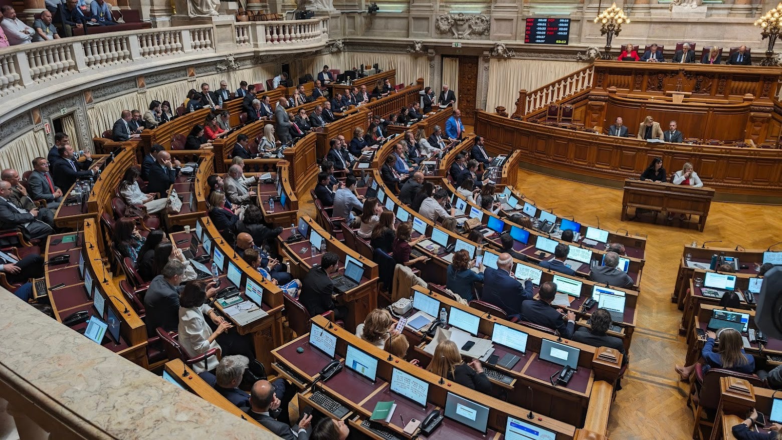 Lei da nacionalidade. PS diz que está "a meio da ponte" à espera da AD