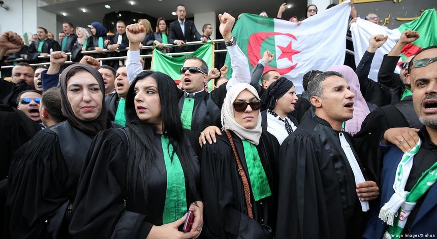 Argelinos celebram o aniversário da independência do país
