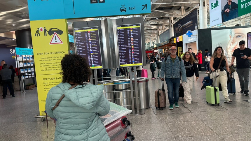 Imagem de Páscoa testa aeroporto. Controlo de fronteiras em Lisboa mantém esperas superiores a uma hora
