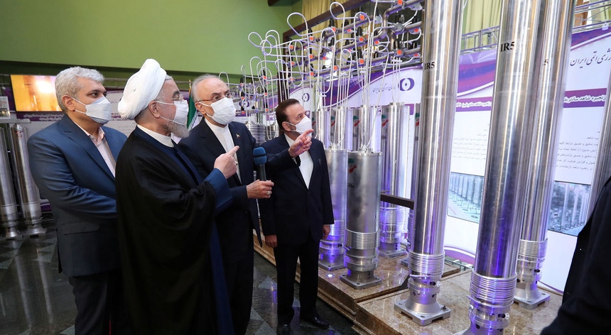 O Presidente iraniano, Hassan Rohani, inaugurou no sábado a nova fábrica de montagem de 164 centrifugadoras IR-6 em Natanz. 
