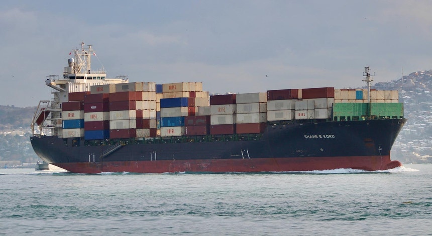 O cargueiro iraniano Shahr e Kord a navegar no Estreito do Bósforo junto a Istambul, Turquia, a caminho do Mar Mediterrâneo, a 9 de fevereiro de 2020
