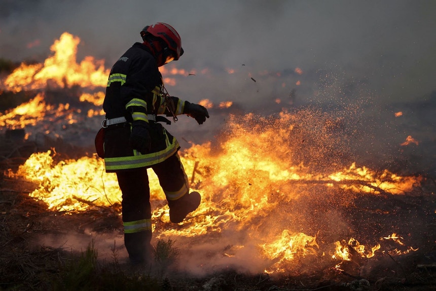 Imagem de Incêndios em França. Noite pode ser difícil e decisiva