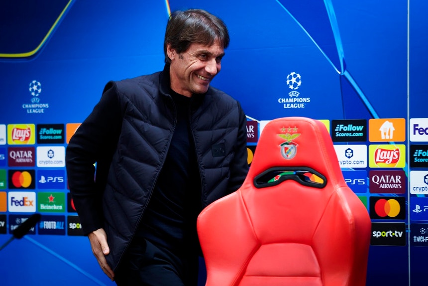 Nápoles vem à Luz para vencer e manter os olhos nos oitavos  da Champions