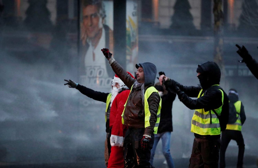Momentos de tensão em Paris ao início da tarde de sábado
