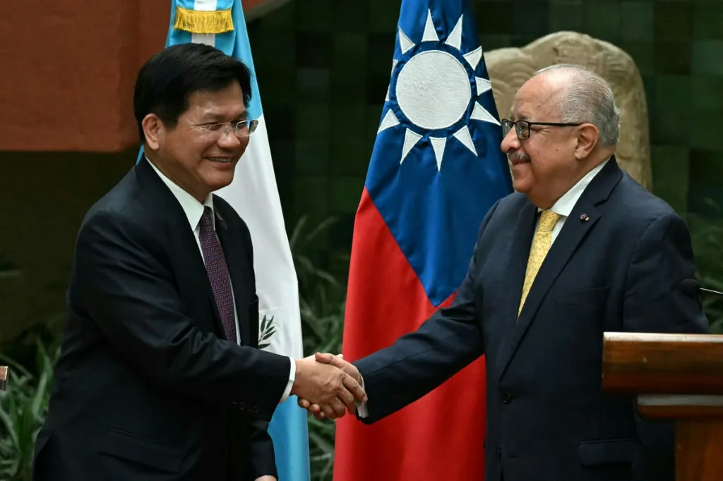 EUA acusam China de pressionar deputados guatemaltecos durante visita de MNE de Taiwan