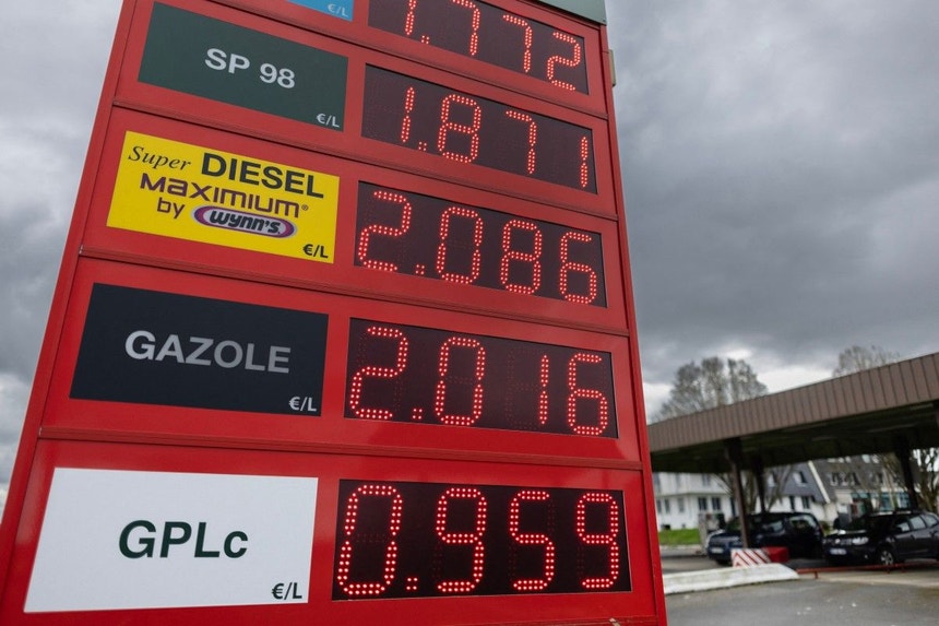 Imagem de Como estão os governos europeus a lidar com o aumento dos custos dos combustíveis?