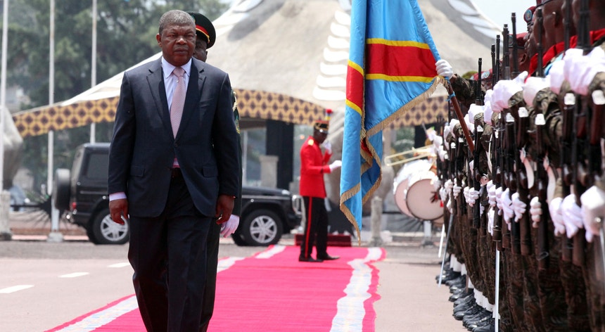 O Presidente angolano, João Lourenço, fotografado durante uma deslocação à República Democrática do Congo, em fevereiro deste ano
