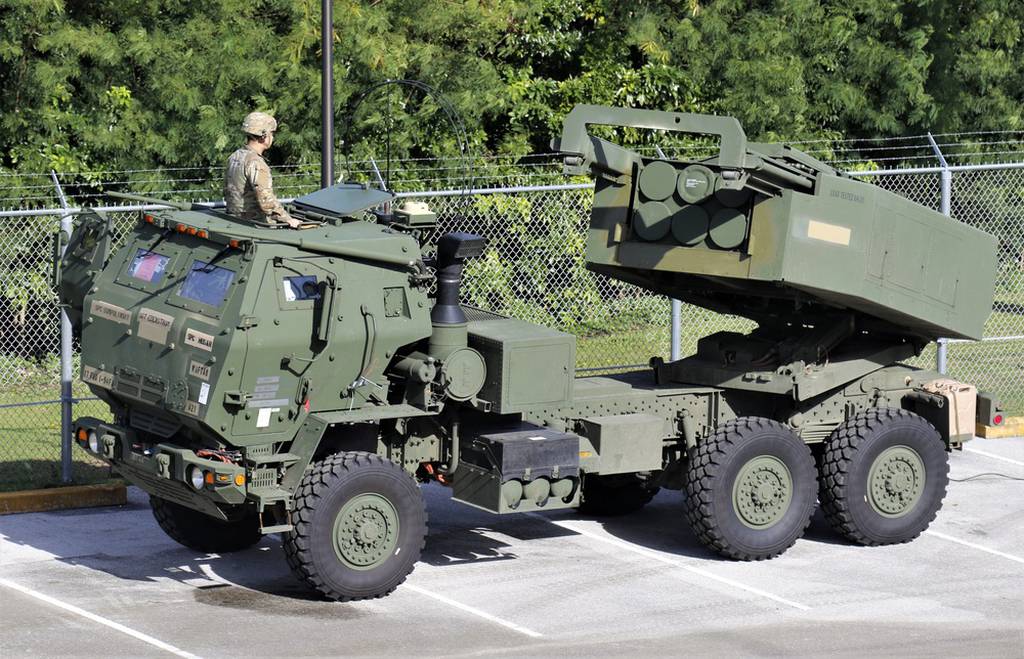 Sistema HIMARS da Lockheed Martin operado por solados norte-americanos em 2022 Foto - Defense News