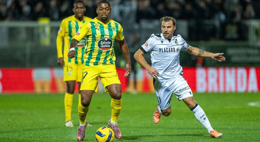 Ivan Cavaleiro assina pelo Zurique