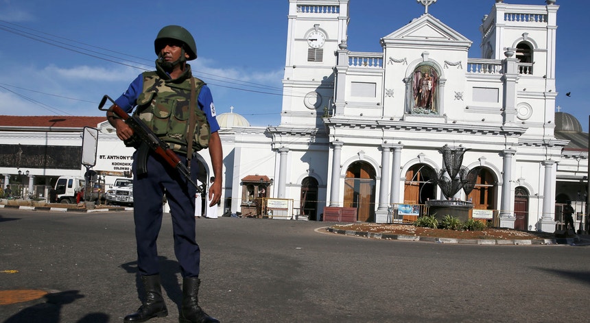 A vaga de ataques em várias cidades do Sri Lanka fez pelo menos 290 vítimas mortais e mais de 500 feridos. 
