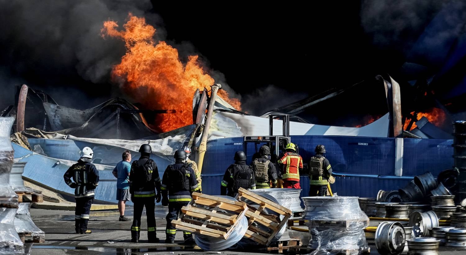 Ataque russo a armaz�m na regi�o de Kiev faz 37 mortos