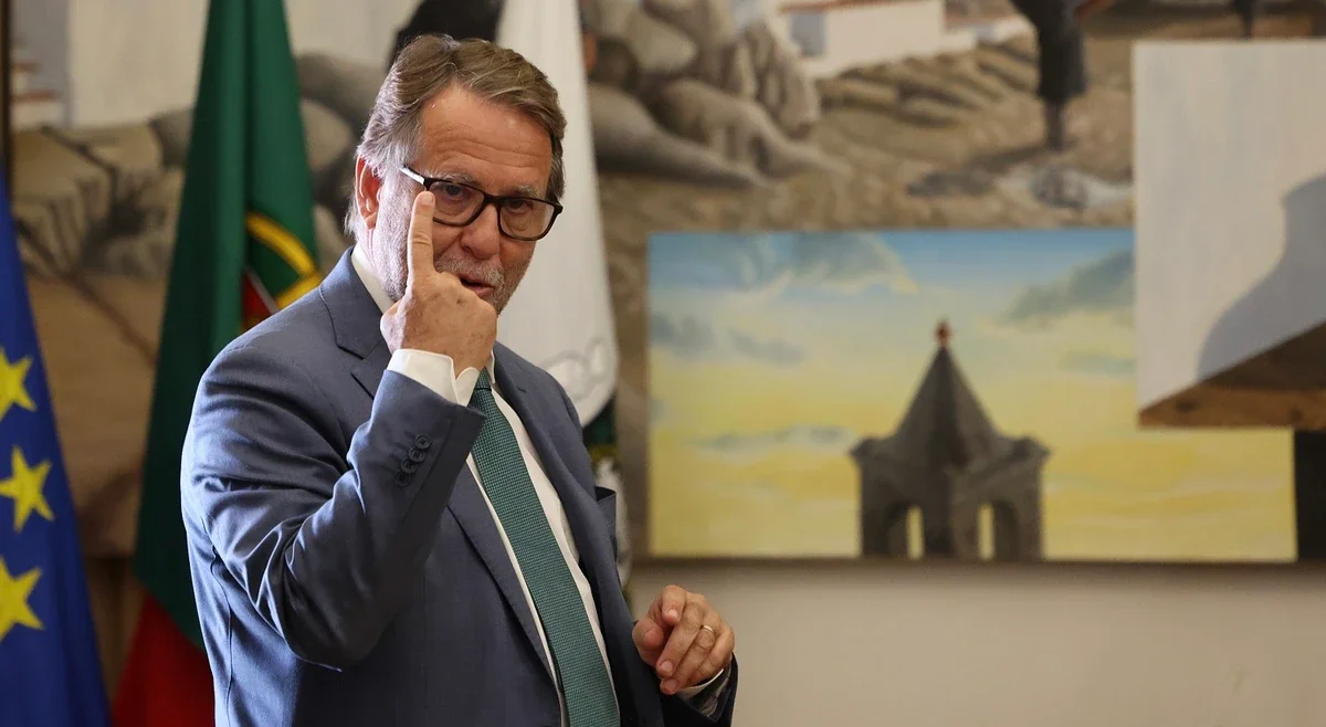 Carrilho fala em "purga pol�tica cir�rgica"