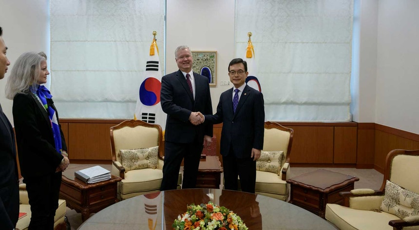 O enviado especial reuniu-se com o vice-ministro sul-coreano dos Negócios Estrangeiros, Cho Sei-young
